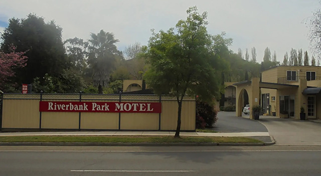 Riverbank Park Motel