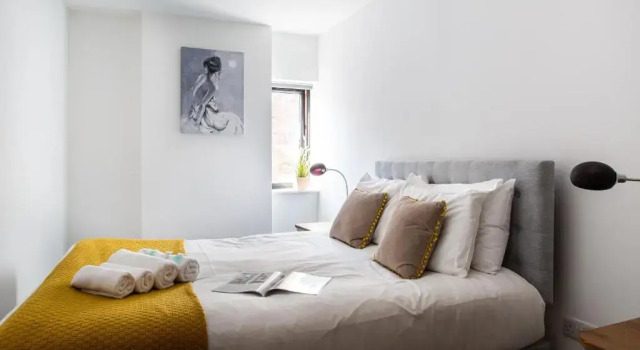 Modern Luxury Apartment, Sleeps 6, Best Location