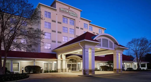 Четырёхместный номер Standard Delta Hotels by Marriott Norfolk Airport