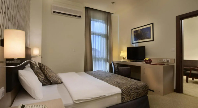 Люкс Deluxe City Hotel Duqm