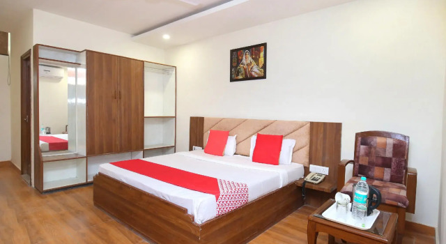 OYO 24442 Amaze Inn, Rezervovat Hotel Hotely v Punjab s parkováním, Parkování