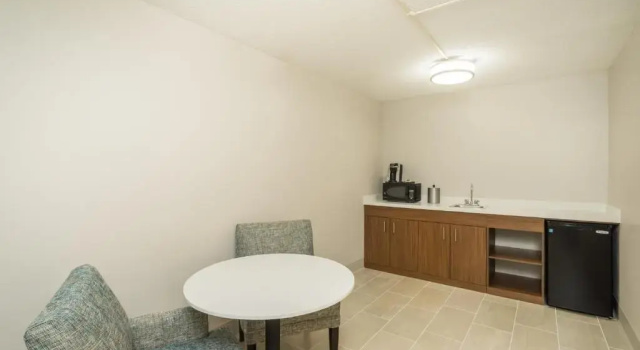 Люкс Holiday Inn Express Hotel & Suites Louisville East by IHG