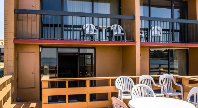 Quality Inn & Suites Gulf Breeze Bayside near Pensacola Beach