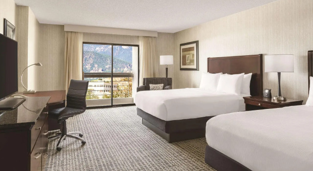 Четырёхместный номер Standard DoubleTree by Hilton Colorado Springs