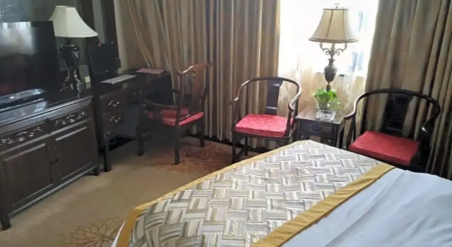 Люкс Executive Jindu Crown Hotel