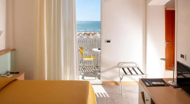 Трёхместный номер Standard с видом на море Hotel Pelikan