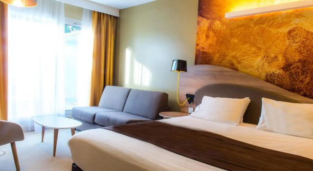 Двухместный номер Premium с балконом Holiday Inn Reims Centre by IHG