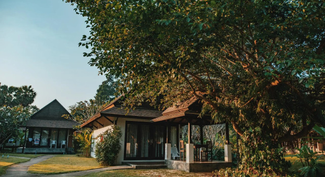 Бунгало Nana Beach Hotel