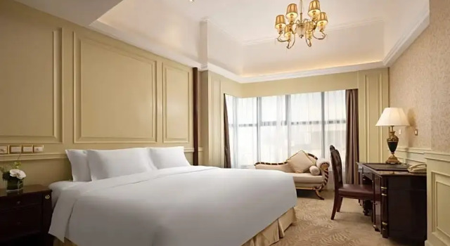 Люкс с 2 комнатами Crowne Plaza Hotel & Suites Landmark Shenzhen by IHG