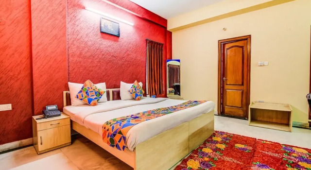 Maple Green Deluxe By FabHotels, Забронировать Отель Отели штата Карнатаки с парковкой, Парковка