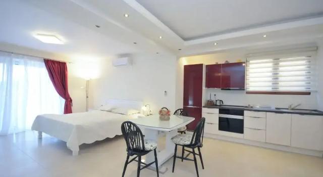St. George Apartments and Villa with pool, Book Lejlighed Buljarica Budva Riviera