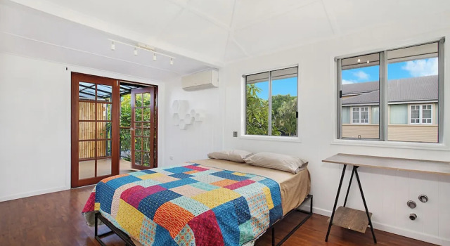 Номер Standard с балконом Gladstone Backpackers