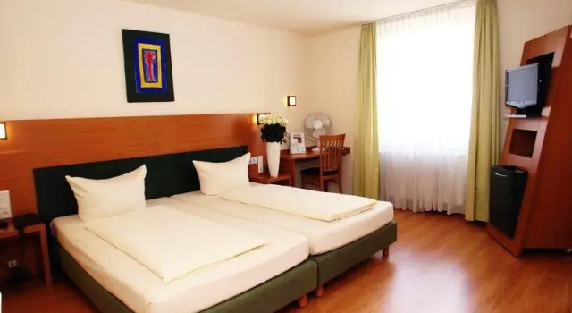 Кровать в общем номере Memphis Hotel