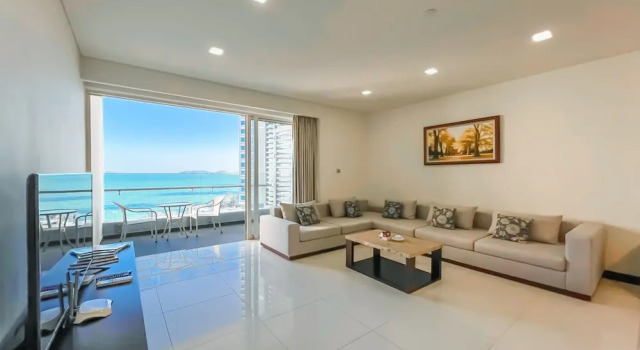 Люкс Classic с балконом The Costa Nha Trang Residences