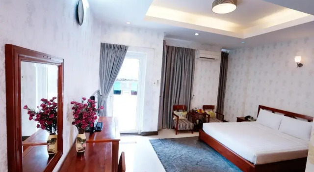 Люкс с балконом Ben Thanh Retreats Hotel