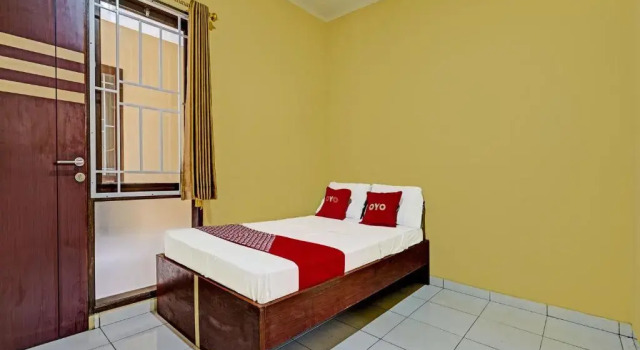 Номер Standard RedDoorz near Tegalega Park 2