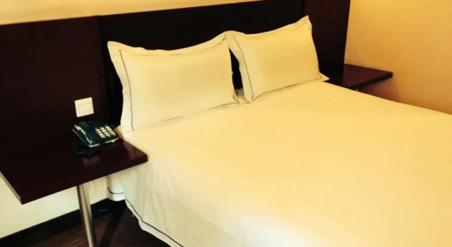 Ocean Star Holiday Inn, Varaa Hotelli Huangpu 