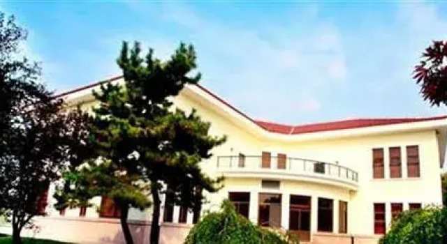 Badaguan Hotel Qingdao, Rezerwuj Hotel Hotele w Qingdao z parkingiem, w pobliżu Huashi Building, Parking