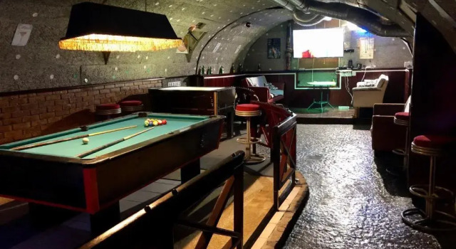 Апартаменты whole basement former pub 5 for Stag do