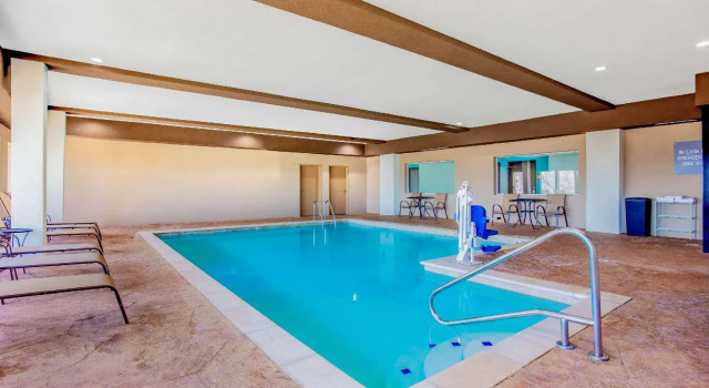 Двухместный люкс La Quinta Inn & Suites by Wyndham Northlake Ft. Worth