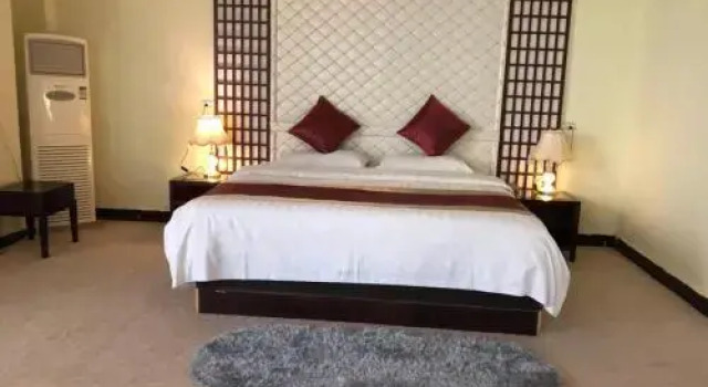 Kunming Chutian Hotel, Rezerwuj Hotel Hotele w Kunming z parkingiem, Parking
