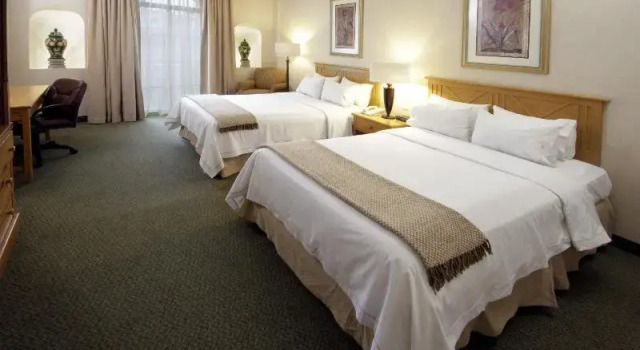 Четырёхместный номер Standard с балконом Holiday Inn Express Guanajuato by IHG