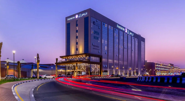 Отель Premier Inn Dubai Dragon Mart