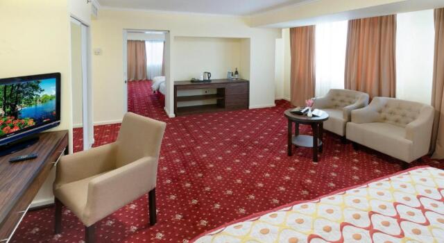 Family Suite Ani Plaza Hotel