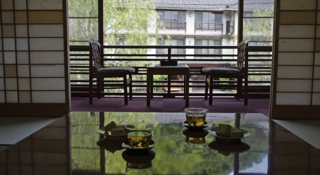 Номер Superior с балконом и с видом на реку Kobayashiya -Kinosaki Onsen