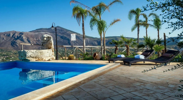 Cheerful Villa in Contrada Sarmuci with Swimming Pool