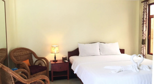 Pink Sands Villa - All Adults, Buchen Sie Villa Villen in Kampot, Villa
