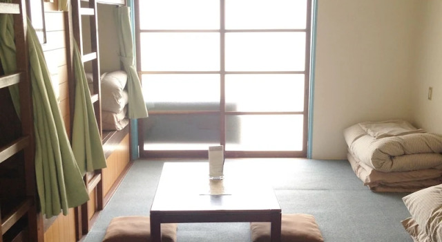 Кровать в общем номере (мужской номер) Amanohashidate Youth Hostel