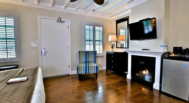 Четырёхместный номер Deluxe Beach Bungalow Inn and Suites