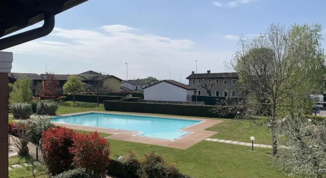 Апартаменты c 1 комнатой Apartment in residence with swimming pool near Peschiera del Garda.