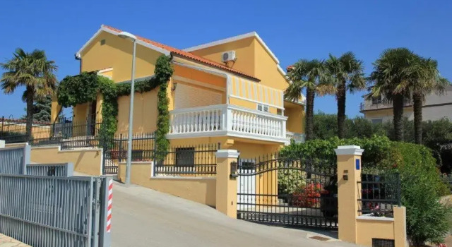 Vila Rojana