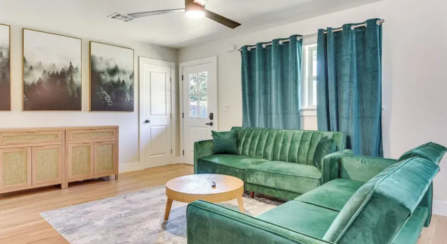 12 Mi to BOK Center: Pet-friendly Home w/ Yard!, Varaa Lomakoti Tulsa 