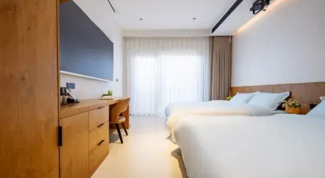 Xiaoshuai Mansion (Universal Beijing Resort), Book Hotel Hoteller i Beijing Province med parkering, Parkering