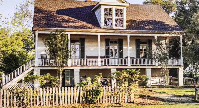 Коттедж с 3 комнатами с балконом Vintage Louisiana Vacation Rental Home