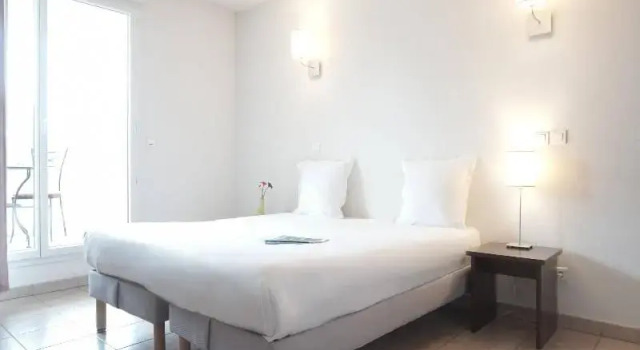 Студия Comfort Aparthotel Six-Fours