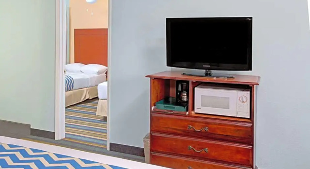 Четырёхместный люкс с 2 комнатами Travelodge by Wyndham Bishop