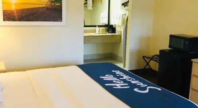 Номер Standard Days Inn & Suites by Wyndham Navarre - near Beaches Hurlburt