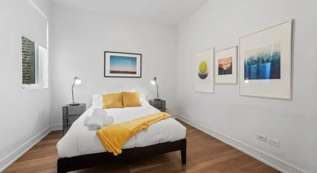 4 Bedroom Condo in Ukranian, Забронировать Апартаменты/квартира Отели Чикаго с парковкой, рядом с Ukrainian National Museum, Парковка
