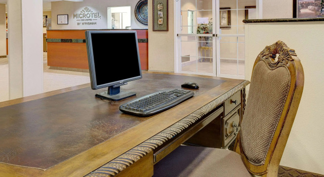 Microtel Inn & Suites by Wyndham Indianapolis Airport