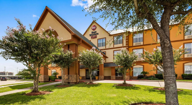 Кровать в общем номере Best Western Plus Hobby Airport Inn & Suites