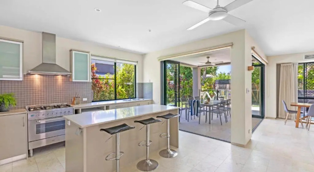 Вилла Noosa Village River Resort