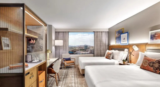 Четырёхместный номер Deluxe Omni Tempe Hotel at ASU