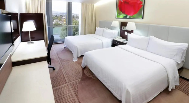 Четырёхместный номер Standard Holiday Inn Mexico City - Trade Center by IHG