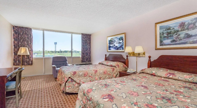 Napoleon Inn & Suits, Book Hotel Napoleon Ohio