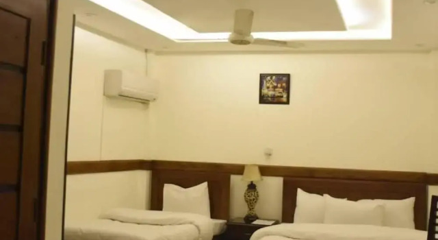 Трёхместный номер Deluxe Royal Inn Hotel