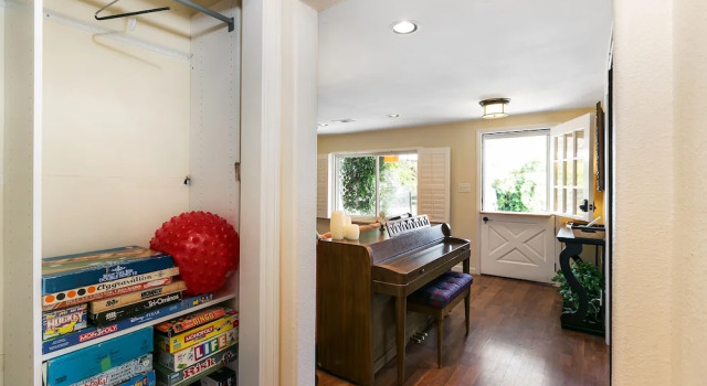 Seashore Bungalow in Carlsbad by RedAwning, Забронировать Отель Карлсбад San Diego County, рядом с State Street Farmers Market